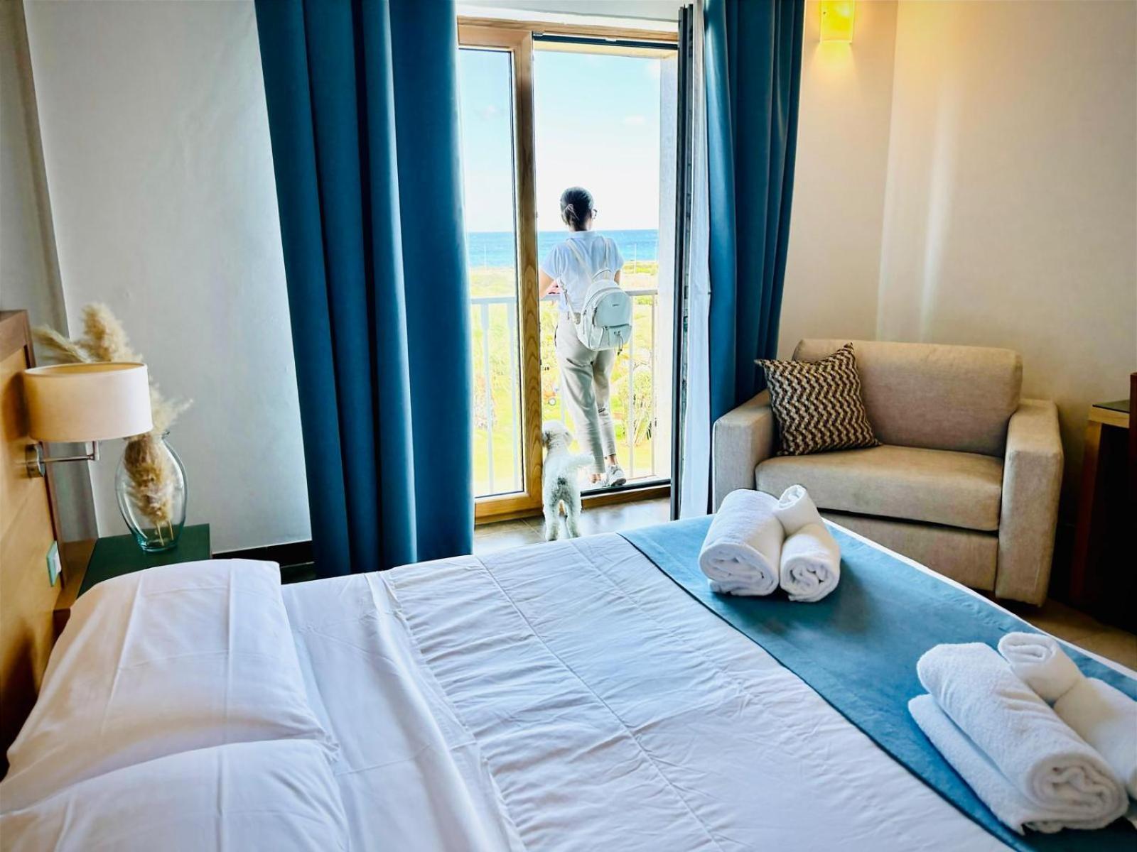 Hotel Scoglio Degli Achei Torre Santa Sabina Exterior photo